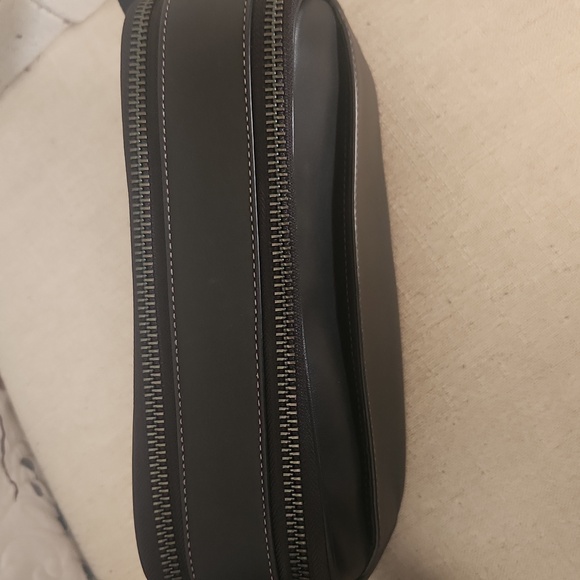 Coach Graham Crossbody - Picture 4 of 6